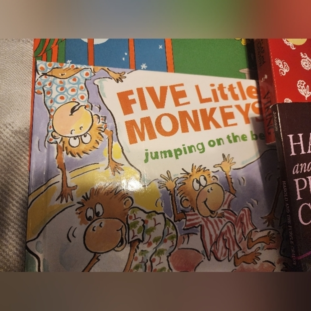 Kids Classic Must Have In Library Books! Six! Goodnight Moon, 5 Monkeys & More! - Picture 6 of 7